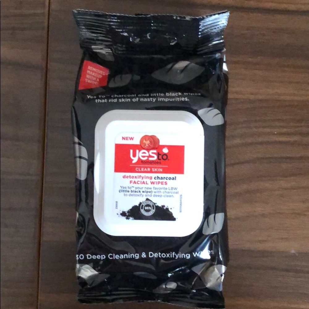 Yes To Detoxifying Charcoal Facial Wipes
